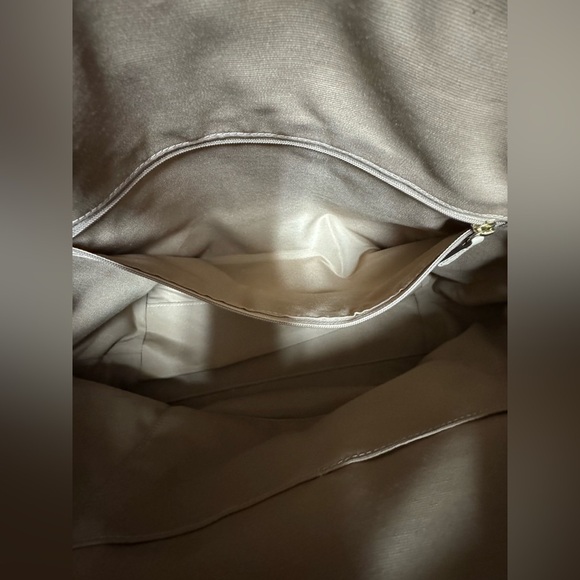 Coach C5690 Kleo Carryall Handbag
Chalk Pebbled Leather Crossbody Strap - Picture 6 of 16